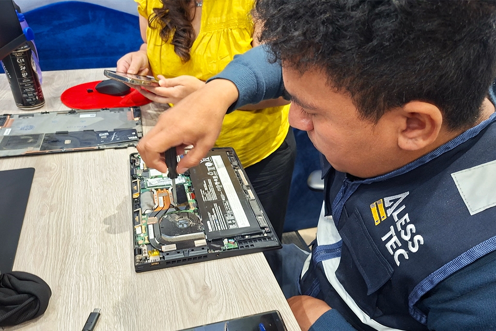 Mantenimiento de Computadoras para Empresas mantenimiento de computadoras para empresas lima alesstec