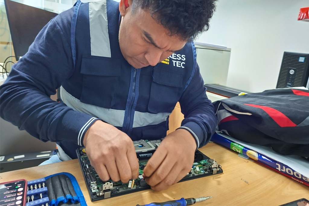 Mantenimiento de laptops para empresas Servicio técnico de laptops corporativas para empresas en Lima - ALESS TEC