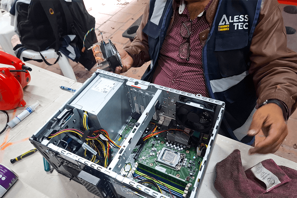 Mantenimiento-computadoras-oficina.png